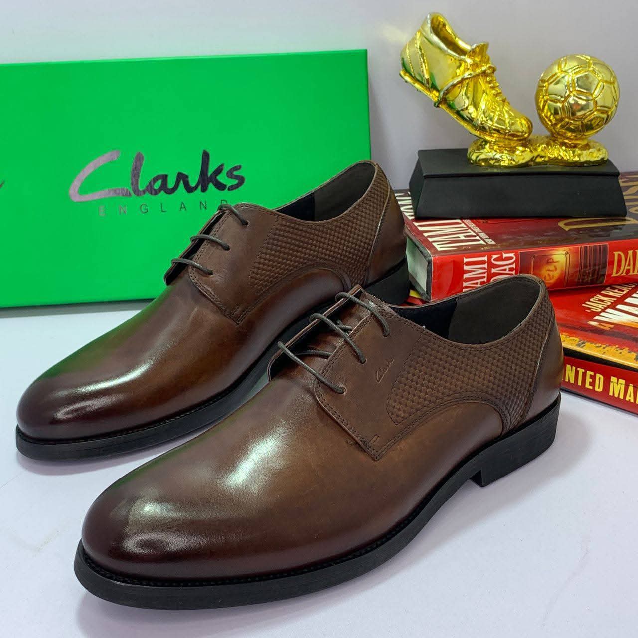 Shoe [Clarks]